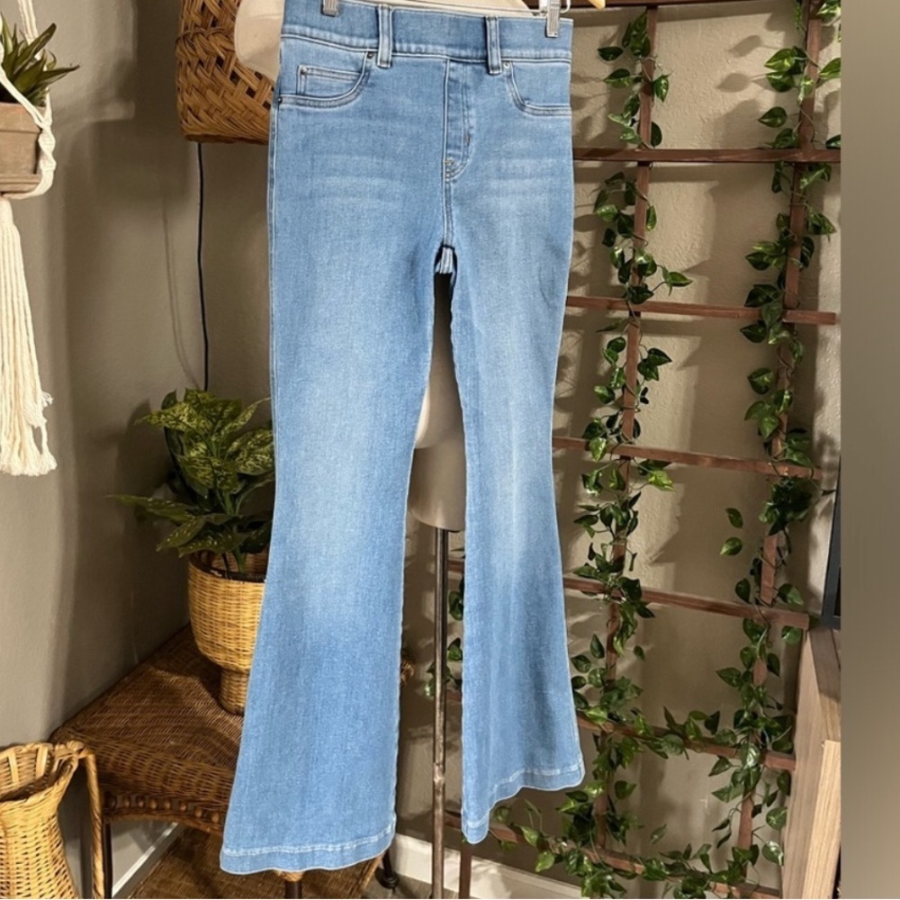 NWOT SPANX Kick Flare Stretch Jeans Stonewash Blue Size Medium Tall - Picture 7 of 16